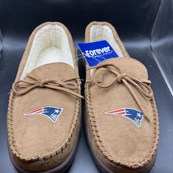 New England Patriots NFL Loafer Slippers with Rubber Soles Men Size Medium‎ 9/10 - Picture 1 of 5